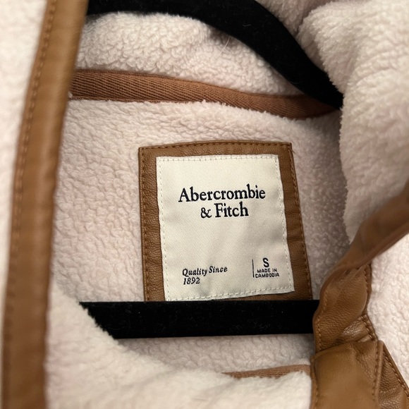 Abercrombie Asymmetrical Snap Pullover - Picture 5 of 7